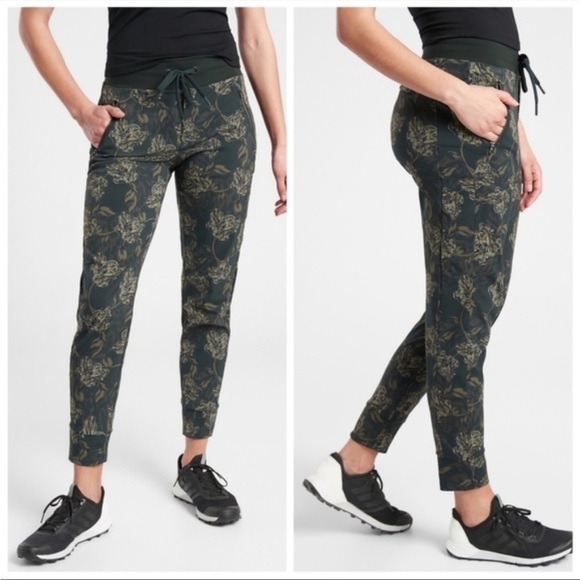 Athleta Trekkie North Floral Printed Jogger Pants Green Floral Size 2P - Picture 1 of 8